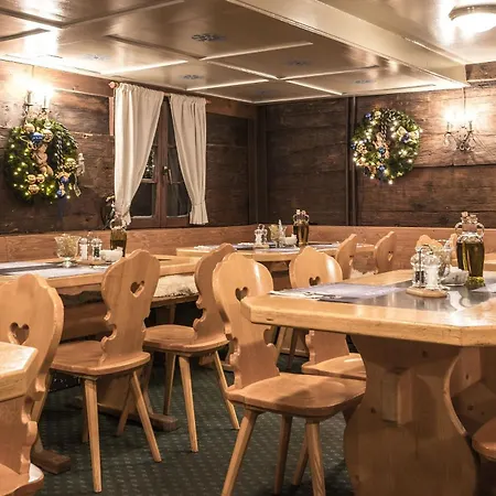 酒店 Davoser Huesli By Mountain